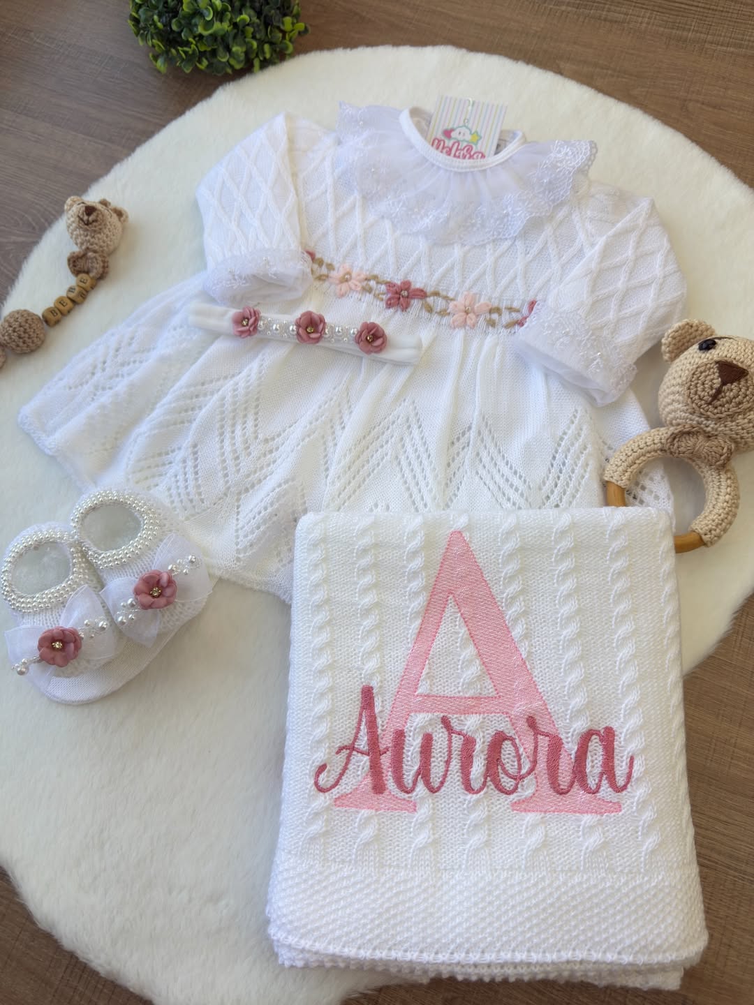 Kit Saída de Maternidade Luxo em Tricot Artesanal - Conforto e Elegância para o Bebê - Personalize Com o Nome da Sua Princesa