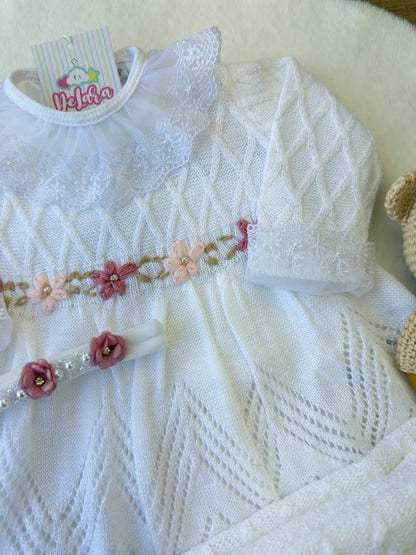 Kit Saída de Maternidade Luxo em Tricot Artesanal - Conforto e Elegância para o Bebê - Personalize Com o Nome da Sua Princesa